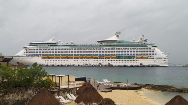 Cozumel: Al son del mariachi reciben al primer crucero postpandemia.