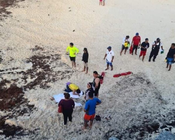 Recala cuerpo de adolescente ahogado en playa Gaviotas Azul de Cancún (VIDEO).