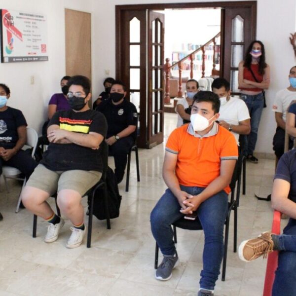 Capacitan a policías en Derechos Humanos y Sexuales de la comunidad LGBT+.