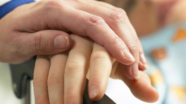 Esto es la artritis idiopática juvenil y así es como afecta a quienes la padecen