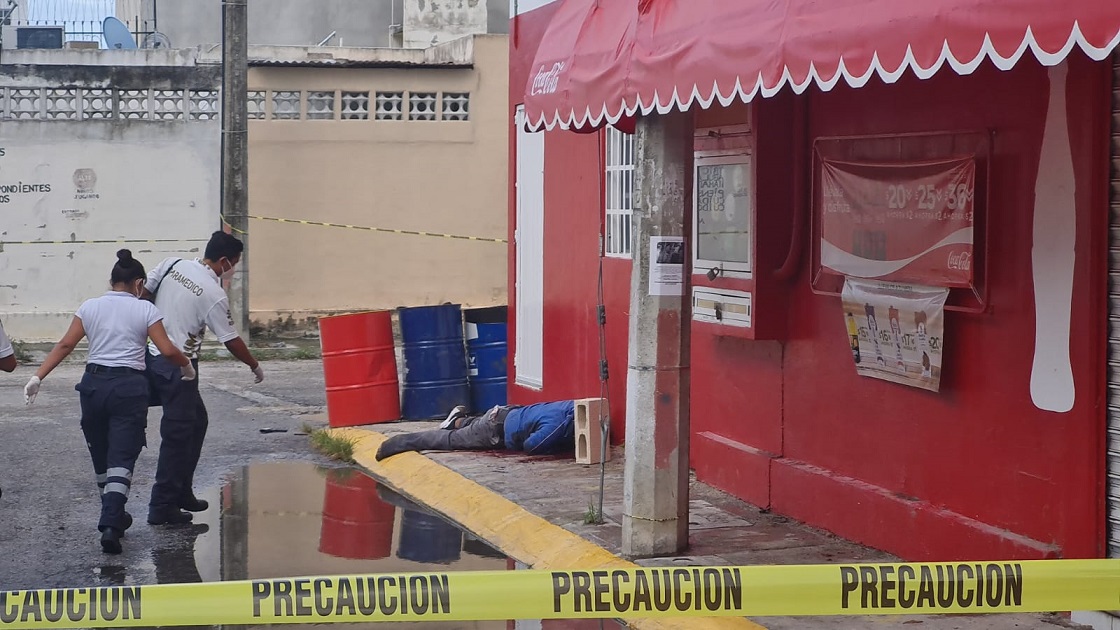 Cancún: Queda libre una pareja involucrada en muerte de asaltante; FGE determinó que la víctima falleció por un disparo y no por atropellamiento.