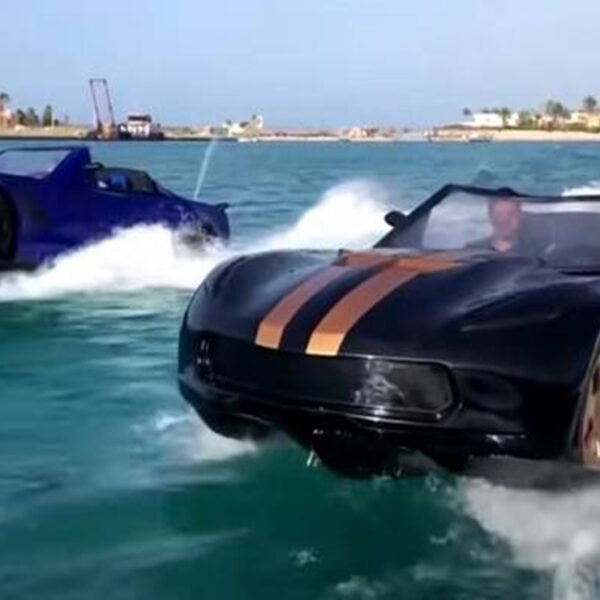 Tres jóvenes de Egipto se unieron para crear un automóvil acuático, cuyas imágenes de la unidad sobre el agua está causando sensación