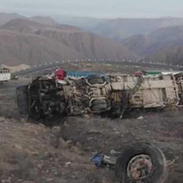 Terrible accidente de autobús deja al menos 27 muertos