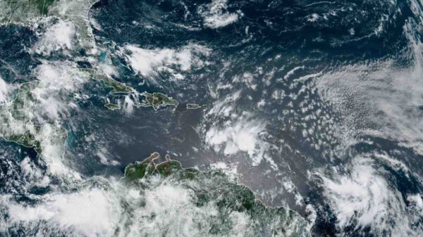 Zona de baja presión con 80% de probabilidades de convertirse en huracán se dirige a Quintana Roo