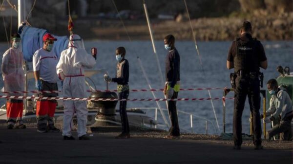 Barco con migrantes se hunde frente a las Islas Canarias