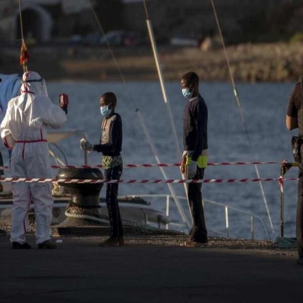 Barco con migrantes se hunde frente a las Islas Canarias