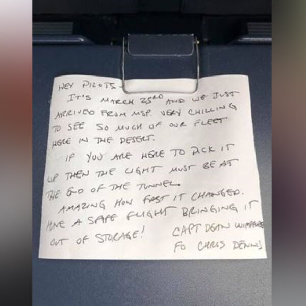 Una cápsula del tiempo sobre la pandemia fue encontrada por los tripulantes de un Airbus A321 de la aerolínea estadounidense Delta Airlines