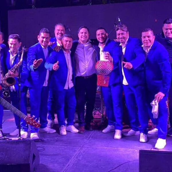 Gran Palomazo entre Julión Álvarez y Tropicalísimo Apache