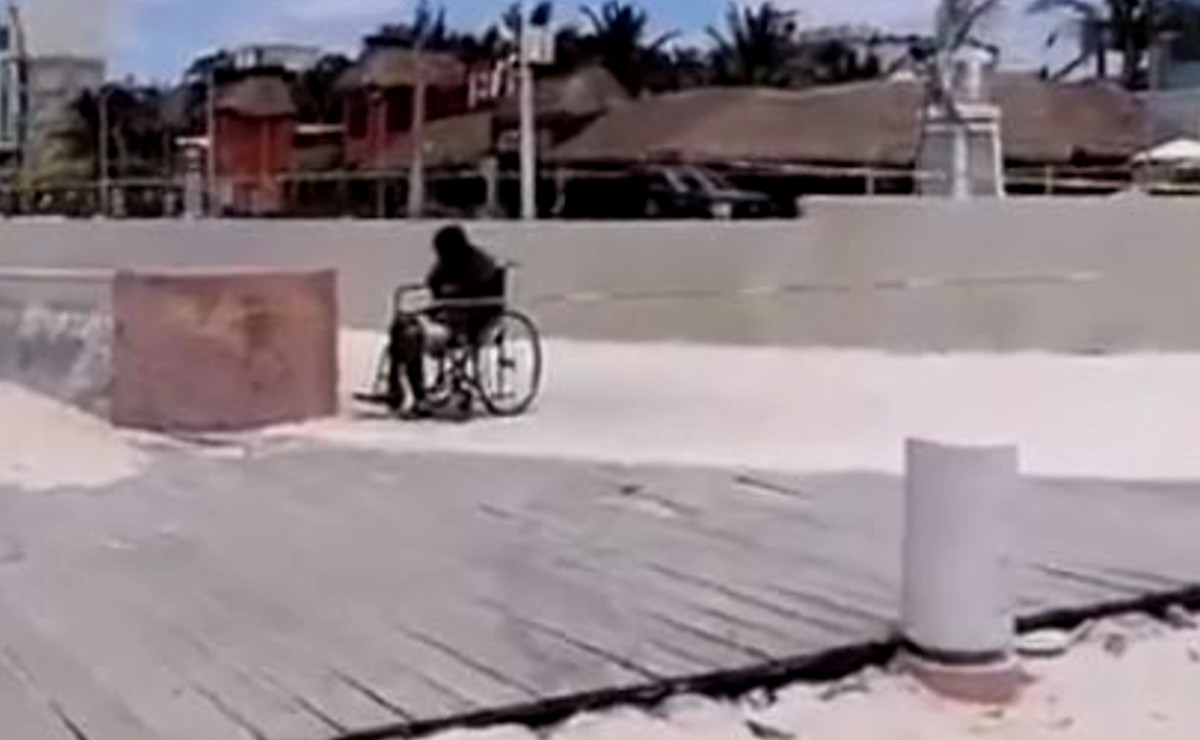 Hombre en silla de ruedas fallece mirando el mar en el Malecón de Progreso