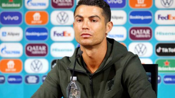 Cristiano desprecia a Coca-Cola durante rueda de prensa