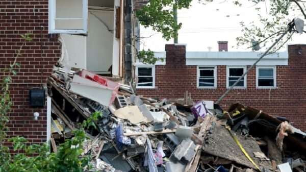 Por negarse a pagarle, albañil destruye la casa que remodeló