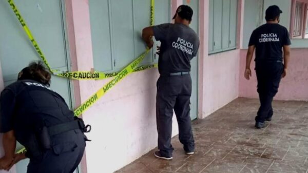 Fuerte operativo por desalojo en Tepakán, luego de que mujer se negara a desocuparlo