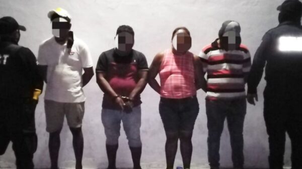 Policía detiene a tres hombres y una mujer por agarrarse a golpes en calles de Progreso