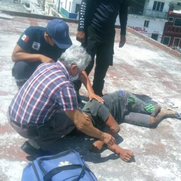 Entre la vida y la muerte menor de edad que recibió descarga eléctrica en Dzidzantún