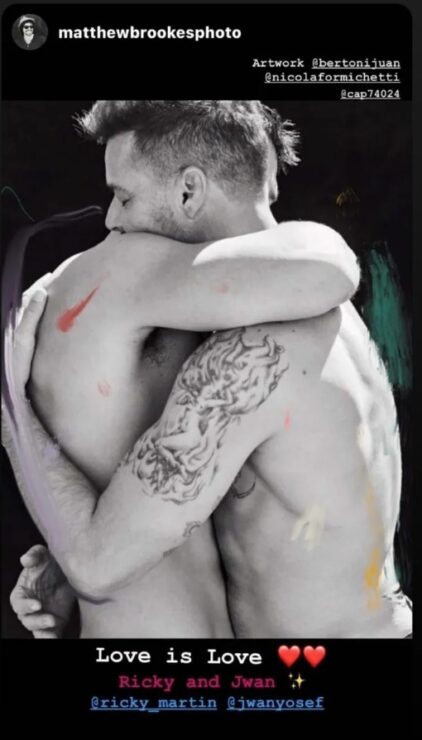 Abandonan fans a Ricky Martin por fotos con su esposo