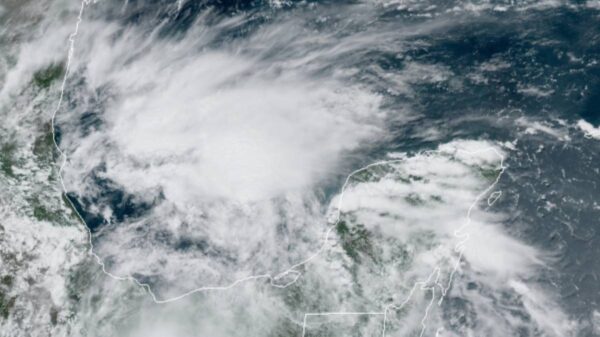 Alertan por posible huracán en las próximas 48 horas