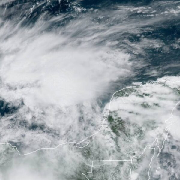 Alertan por posible huracán en las próximas 48 horas