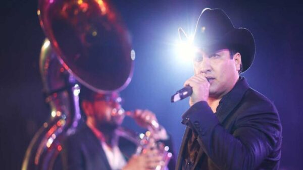 Julión Álvarez regresa y enloquece a sus fans