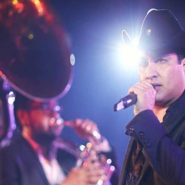 Julión Álvarez regresa y enloquece a sus fans