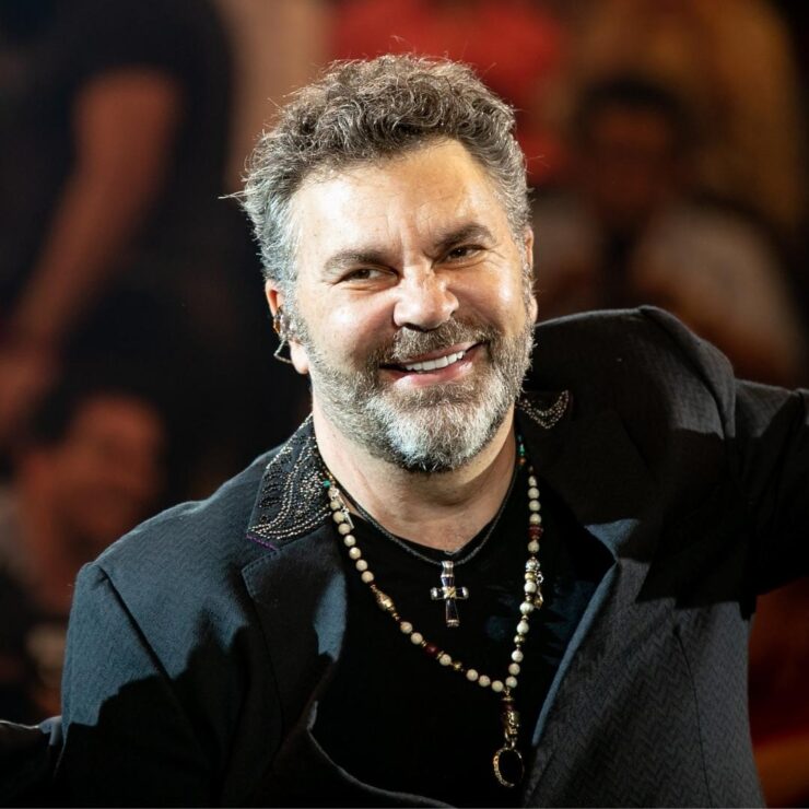 Captan a Mijares en silla de ruedas ¿Qué enfermedad tiene?