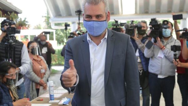 Ramírez Bedolla se declara ganador en Michoacán