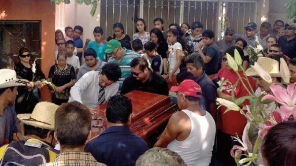 Dan 80 años de prisión a hombre que roció con gasolina y prendió fuego a su esposa de 18 años