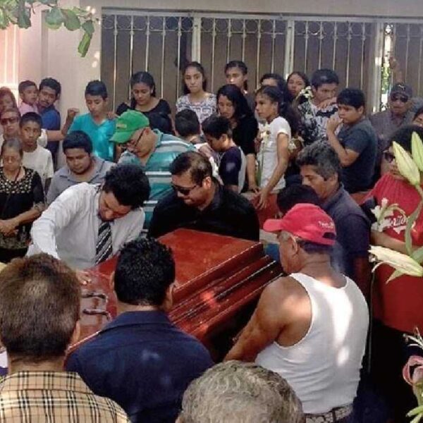 Dan 80 años de prisión a hombre que roció con gasolina y prendió fuego a su esposa de 18 años