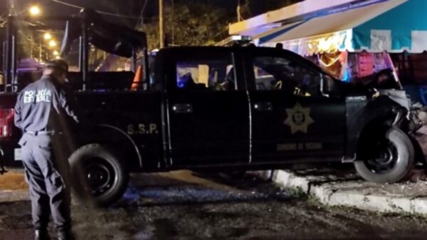 Fuerte persecución policíaca termina con dos vehículos impactados en un fraccionamiento de Mérida