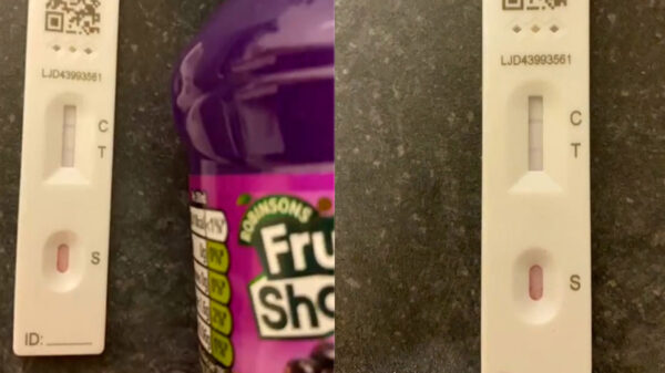 En redes sociales circulan videos sobre la nueva forma que usan los estudiantes de Reino Unido para saltarse las clases presenciales