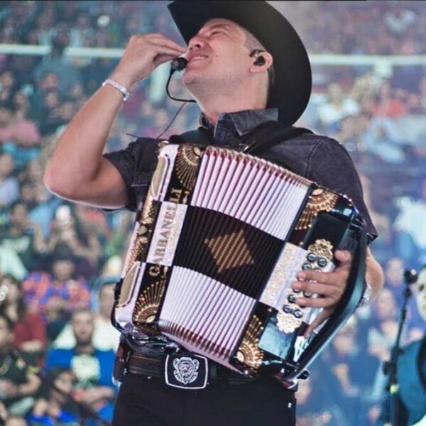 Remmy Valenzuela regresa con concierto presencial y streaming