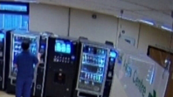 Condenan por robo y fraude a una joven trabajadora de un hospital que atendía pacientes de Covid-19