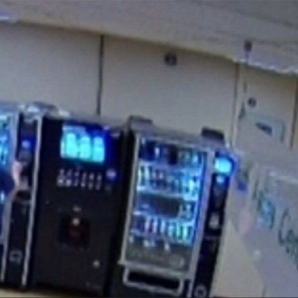 Condenan por robo y fraude a una joven trabajadora de un hospital que atendía pacientes de Covid-19