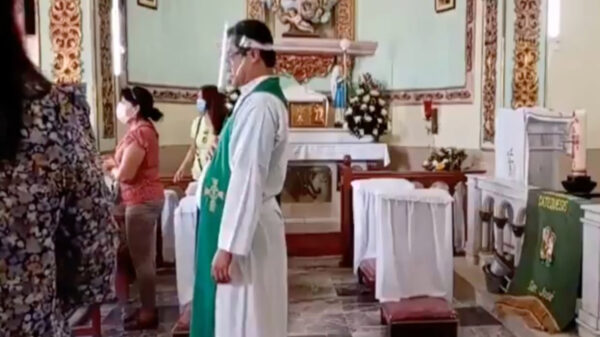 Un video de una misa que es interrumpida por una balacera en Guerrero, se viraliza causando infinidad de reacciones