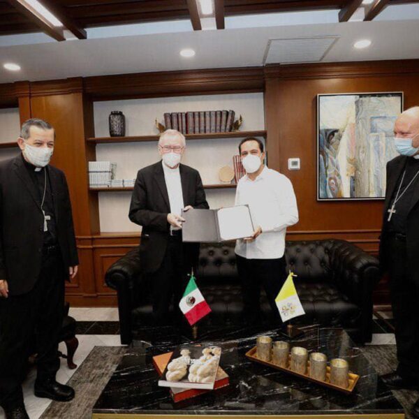 Gobernador de Yucatán envía carta al Papa Francisco para que visite la entidad