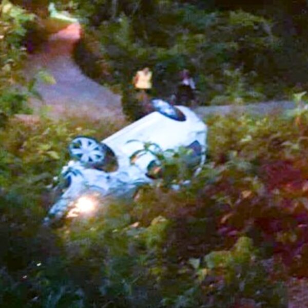 A causa de la lluvia, joven vuelca en el fraccionamiento Vivah II, Peto