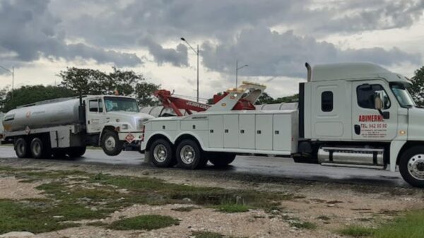 Falsa volcadura de pipa de gas en el anillo periférico de Mérida causa movilización policiaca