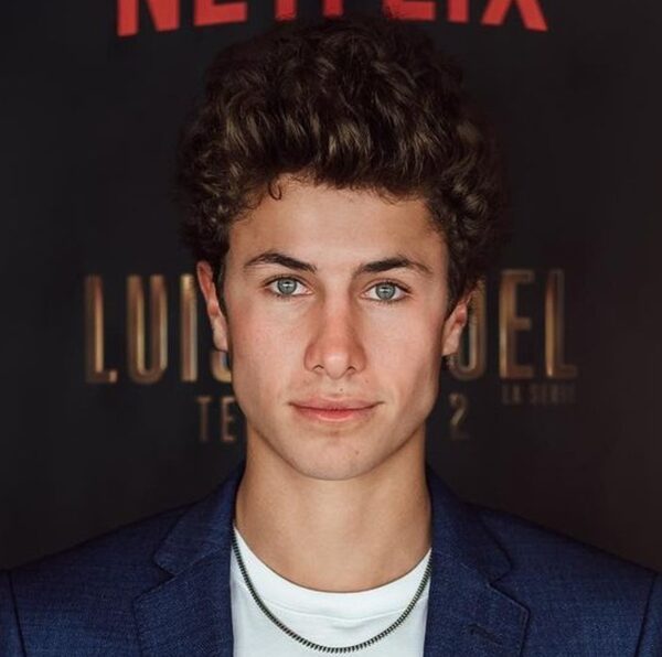 Juanpa Zurita ingresa al hospital de urgencia con mascara de oxigeno