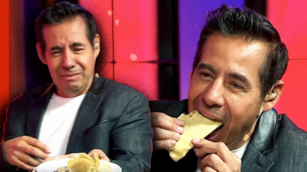 Yordi Rosado come en vivo carne de rata y casi vomita