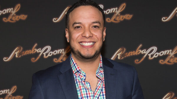 Captan a Lorenzo Méndez en tremendo beso con su nueva conquista