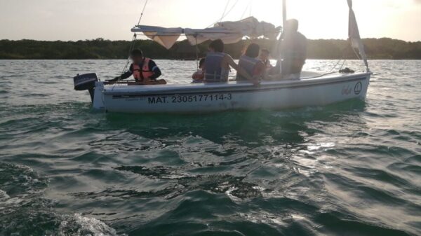 Siete turistas de nacionalidad mexicana, fueron rescatados por Ensar, luego de que el velero en el que paseaban quedará a la deriva