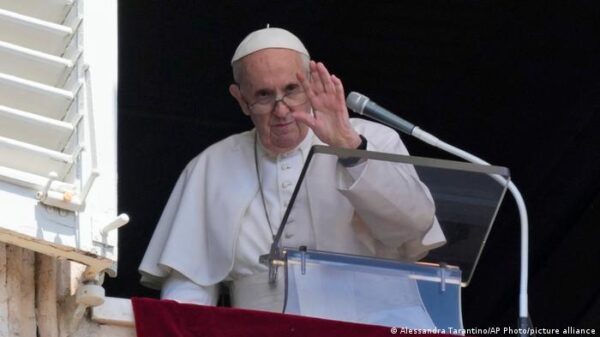 Papa Francisco pide paz, diálogo y solidaridad en Cuba.