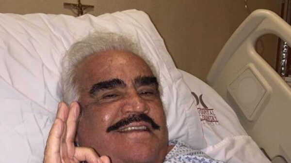 Vicente Fernández ingresó  anoche de emergencia al hospital por esta razón