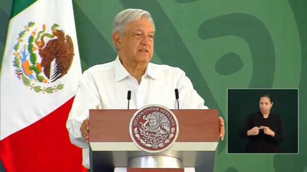 Votaría AMLO en consulta si encuentra casilla en gira por Nayarit