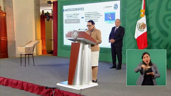 Exhibe AMLO 31 contratos cedidos por Calderón y Peña ligados a ‘Pegasus’