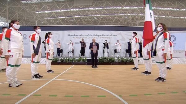 Abandera AMLO a atletas rumbo a Tokio 2020; ofrece premios