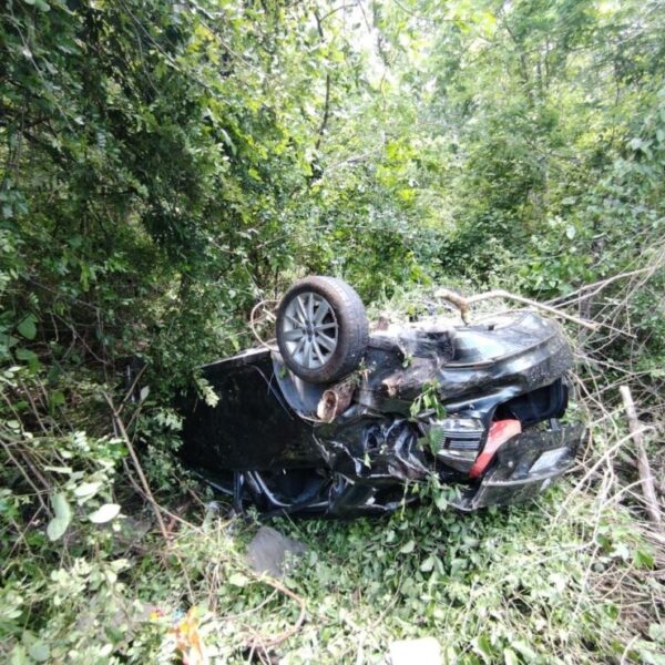 Vuelca vehículo en el tramo Libre Unión-Holcá; una persona lesionada