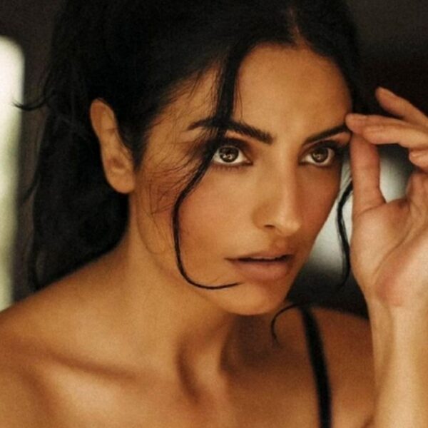 Aislinn Derbez en Yucatán; filma escenas de película para Netflix