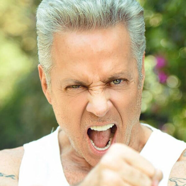 Alexis Ayala es llevado de emergencias al hospital