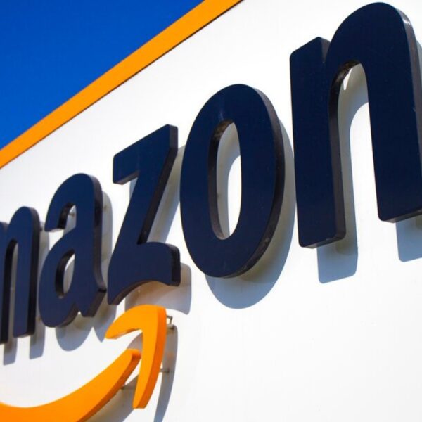 Responde Amazon a las denuncias de los padres de niñas llamadas Alexa que protestaron contra la compañía