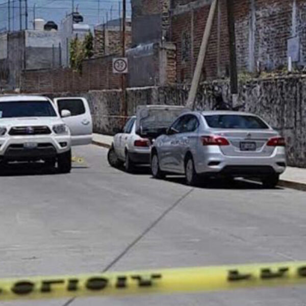 Asesinan a una pareja y un menor de 2 años; viajaban en una moto